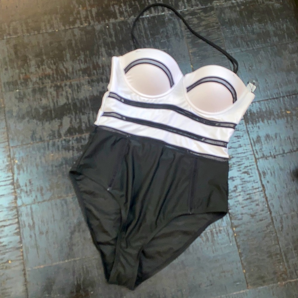Black & white one piece swimsuit NWT sz XL